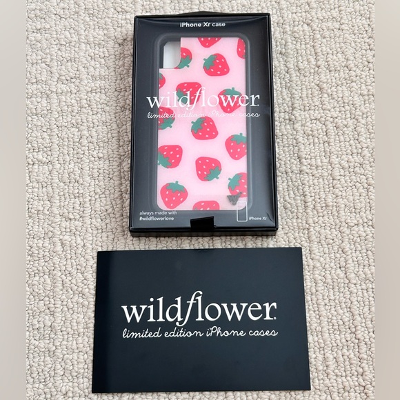 Strawberry Wildflower Case iPhone XR - Picture 3 of 3